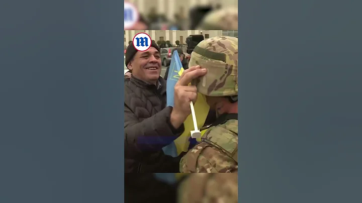 Ukrainian soldiers reunite with their families in Kherson, Ukraine - DayDayNews