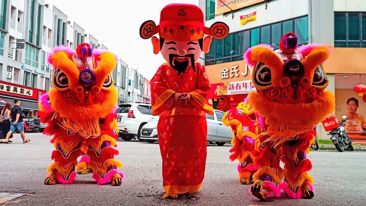 Танец льва — радостное традиционное представление, символизирующее благословение, силу и единство.