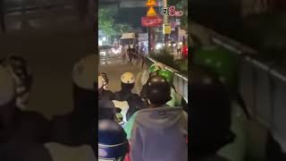 Công an TPHCM truy xét nhóm khoảng 20 người hỗn chiến trên phố khiến cả ô tô và xe máy “bất động”