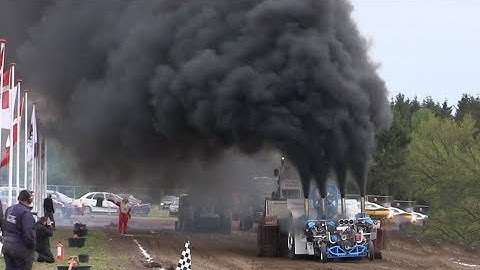 The Most Smoking Tractor Puller in The World | SLÆDEHUNDEN | Danish Tractor Pulling
