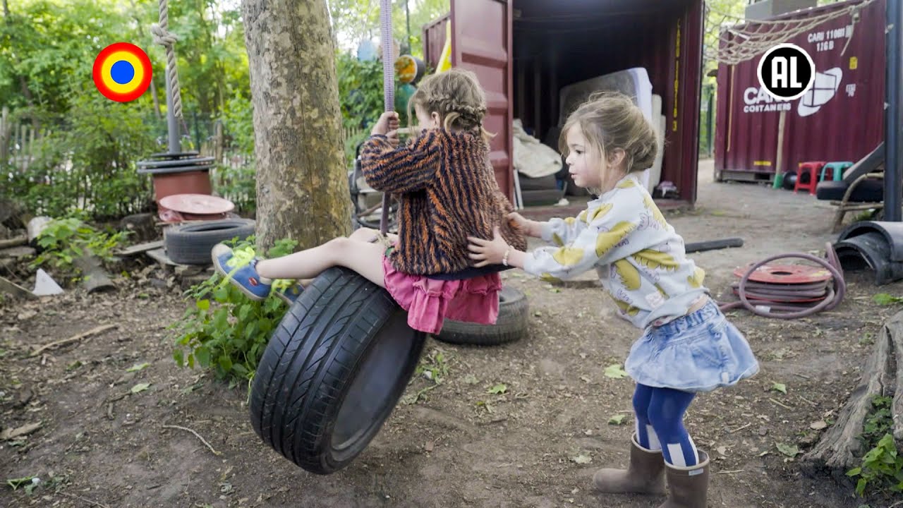 Tweeling Suus en Cato gaat naar de rommelspeeltuin | Buitenspelen | Kindertijd KRO-NCRV