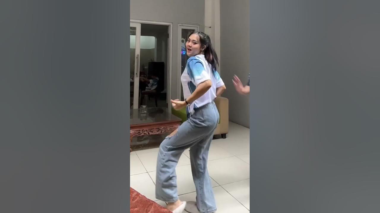 Ngikutin lagu yang lagi viral nih, yang tau judulnya komennya ya 😝