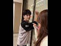 我有一个漂亮老婆 她对我好 我喜欢和她玩.情侣vlog 情侣日常 玻璃画
