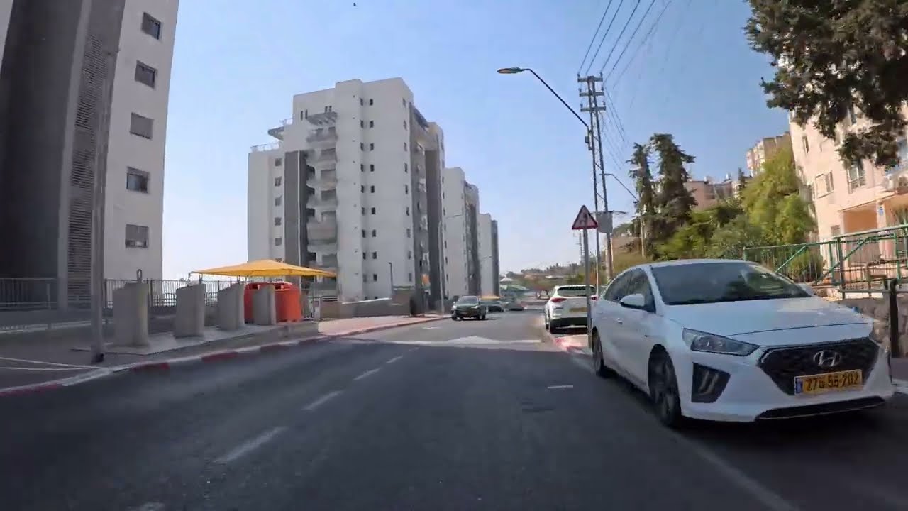 Лето не прощается, но осень приближается.