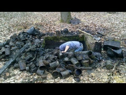 Обнаружили в лесу ЛЮТЫЙ БУГОР, вокруг которого нашли много вещей...