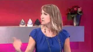 Carol sticks her fingers up at Coleen nolan on  Loose Women