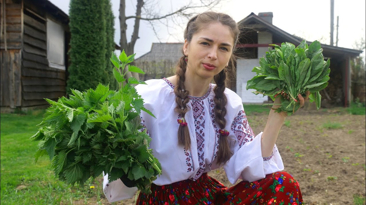 УКРАИНСКИЙ ЗЕЛЕНЫЙ БОРЩ с крапивой и щавлем в селе. Вкусные  пирожки к борщу.  Украинская еда