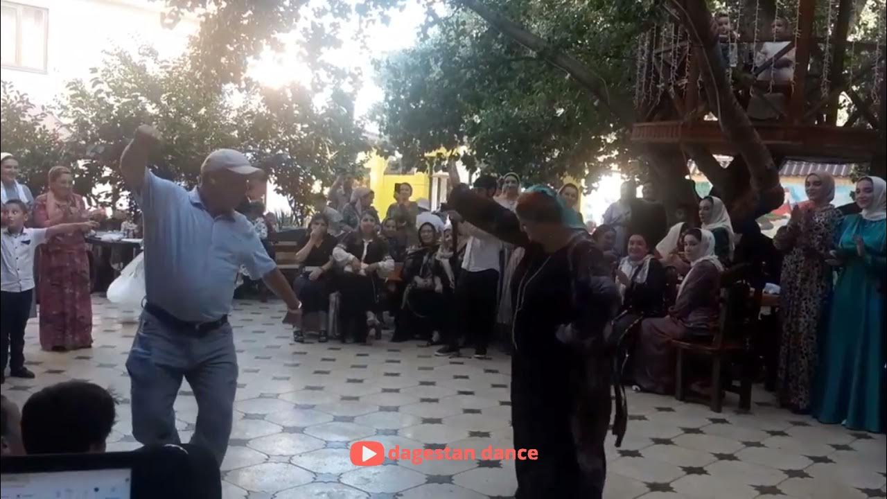 Тамада зажигает. Тамада магомедрасул. тамада цудахарский. тамада бек на свадьбе. дагестан свадьба лезгинка баба зажигает видео.