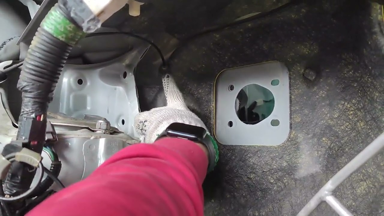 Перенос руля справа налево на Toyota Alphard 2011 года.