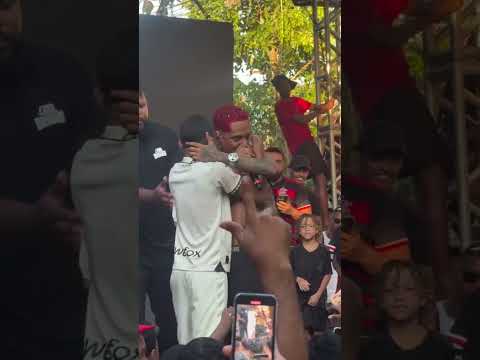 Fã Cantando No