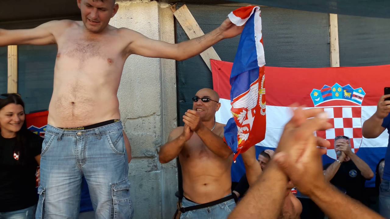 Paljenje zastave Republike Srbije u Kninu