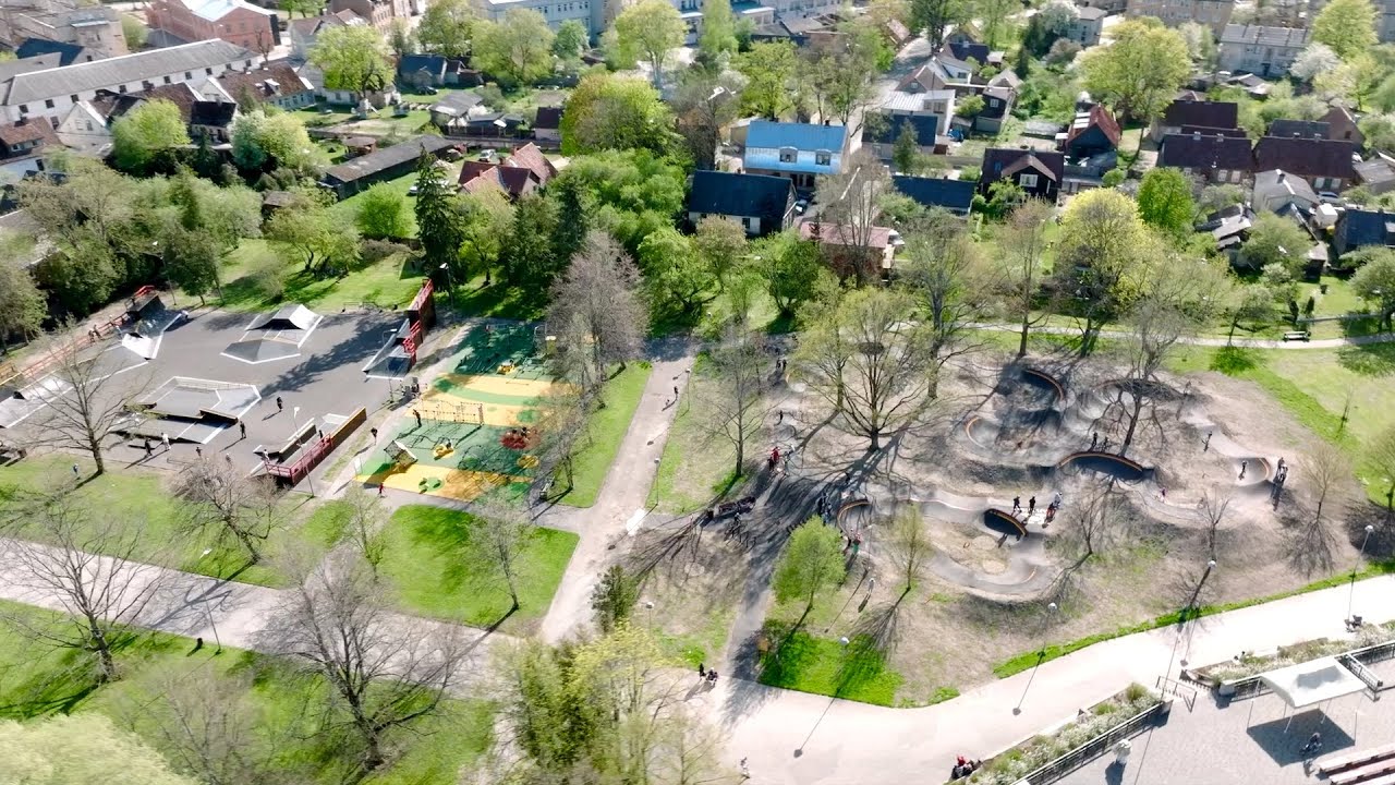 Kuldīgā atklāta asfalta velotrase un skeitparks