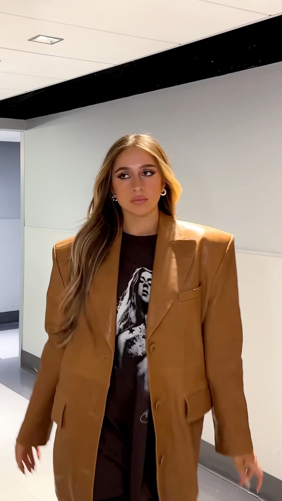 ofc #TateMcRae used the Revolving door ? #FallonTonight