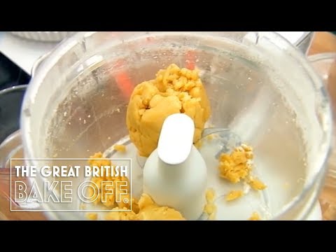 Paul Hollywood & Mary Berry judge Victoria Sponges | The Great British Bake Off. 