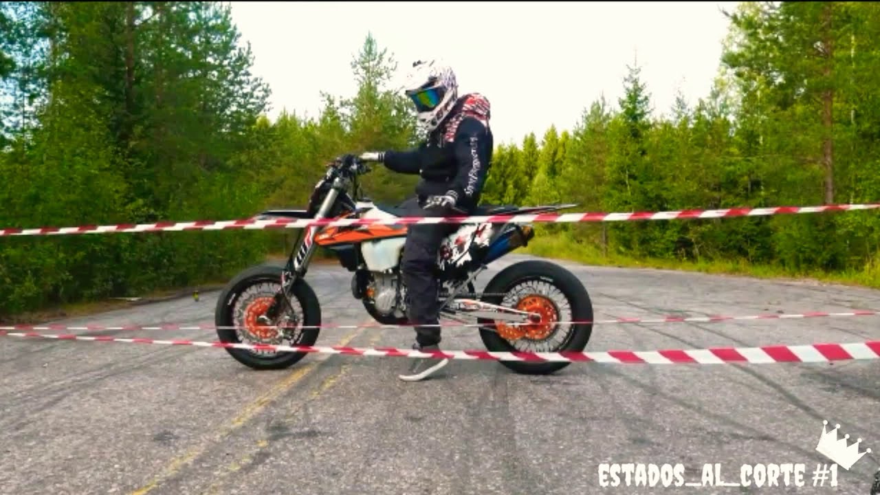 Husqvarna 450 Supermoto Wheelie