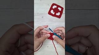 The Best Way to Seamlessly Join a New Yarn Color on a Mosaic Crochet Granny Square