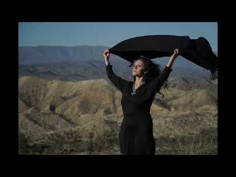   دنيا مسعود  السيرة   