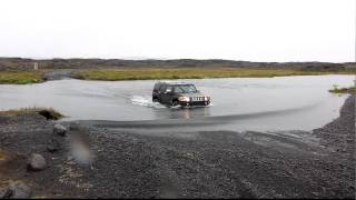 Hummer H3: Deep Water - River Crossing driving to Askja - Guado di un fiume in Islanda