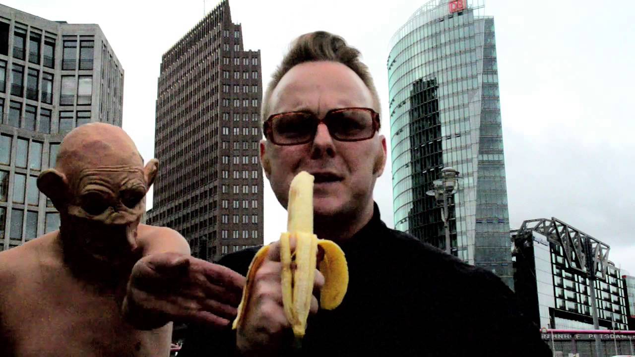 Tomas Tulpe - Issat Tach Issat Nacht (Offizielles Video)