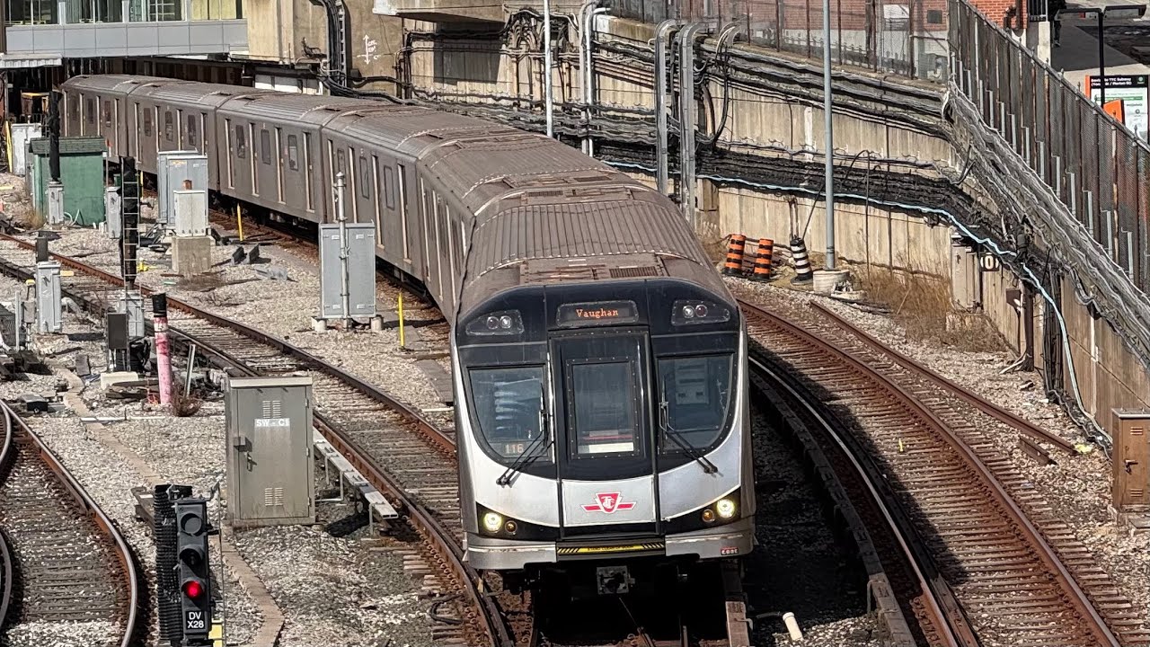 [4K] TTC - Action at Belt Line Bridge (Davisville) - YouTube