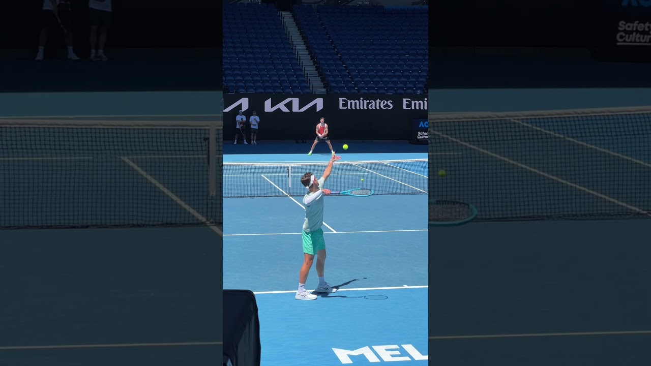 Alcaraz & Musetti sharpening their serve and return at practice 🎯