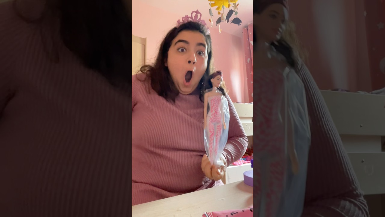 (Asmr) Unboxing a Rainbow Swirl Mystery Water Reveal Barbie! Pink Doll Find OMG! 🎀🩷😱￼🌈