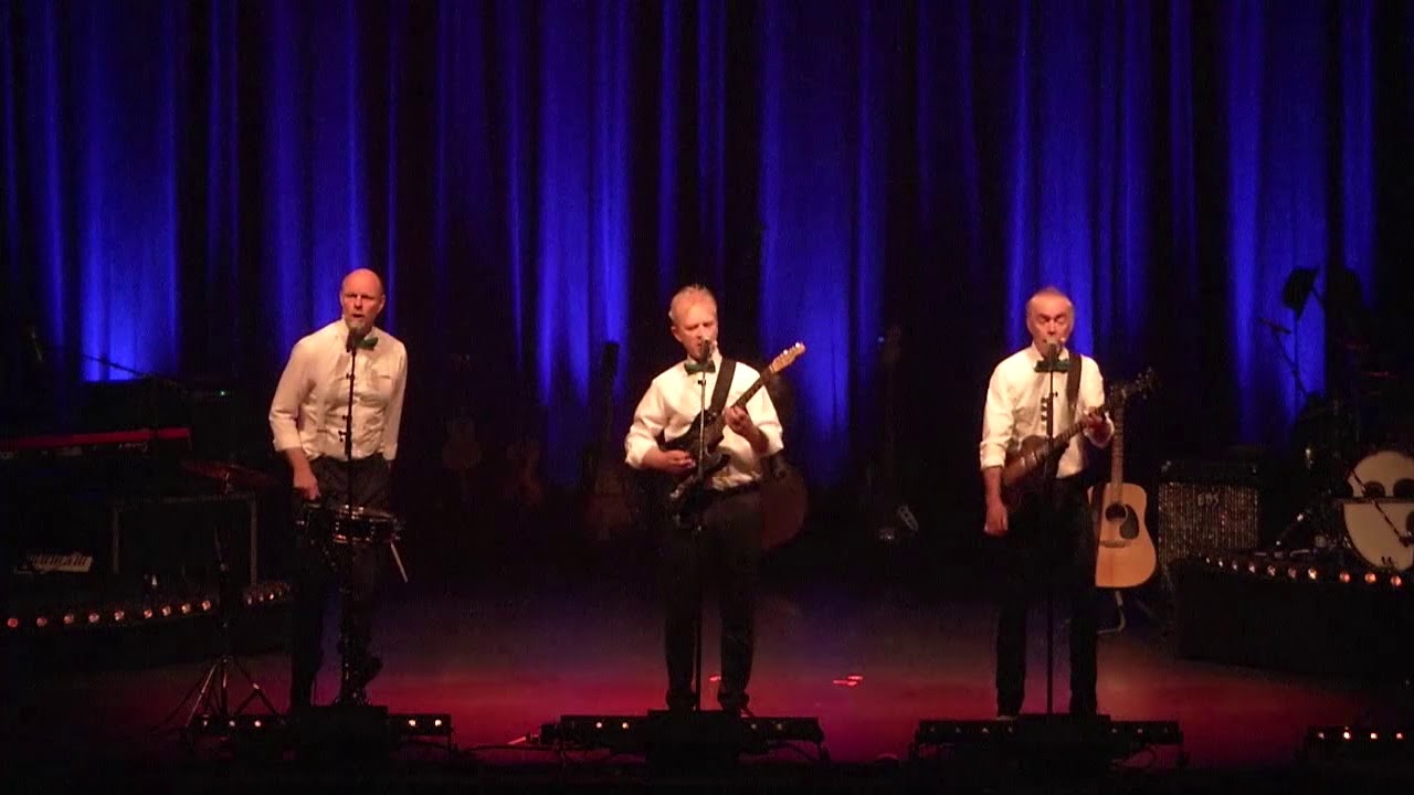 DE NATTERGALE: Man har da heller ik' andet end bøvl ud af det centralvarme (live 2015)