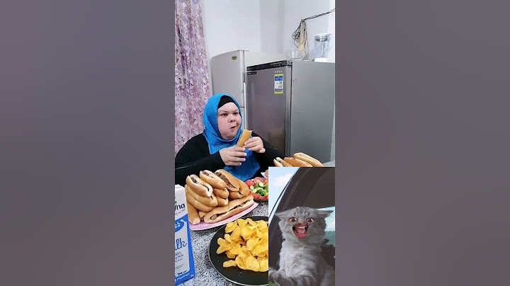 أم جني بتجرب السندوتشات قبل الجمهور؟ 😂🍞