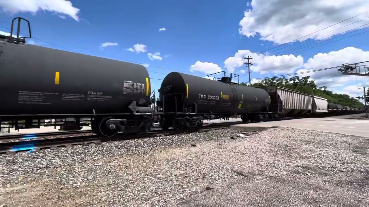 NS TRAIN EAST BOUND DAYTON SUB @ TYLERSVILLE RD/CIN-DAYTON ROAD TRAIN # 2 DPU UP ACTION. 5/28/24