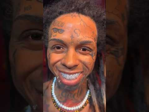 #LilWayne was REALLY not feeling his viral wax figure 😂