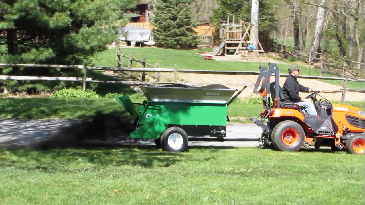 Spreading Compost with the MultiSpread™ 220 Topdresser Earth & Turf