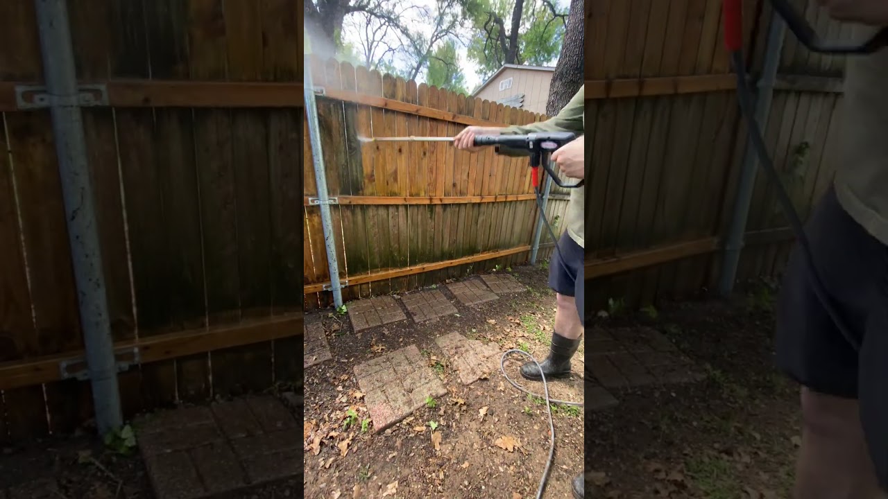 Pressure Washing a Dirty Fence 