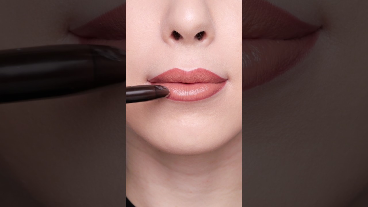 На губах использован набор карандаша для губ и помады Colourpop Eclipse в оттенке Opposites Attract.