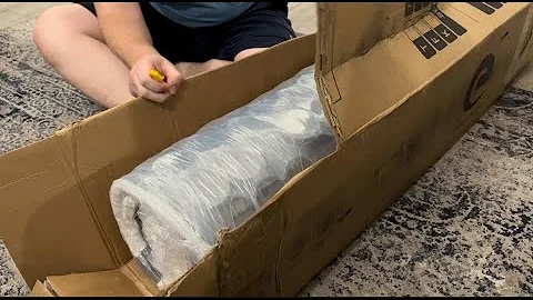 Unboxing this mattress (see how it comes from Amazon) -- 12in Queen Hybrid Mattress Review