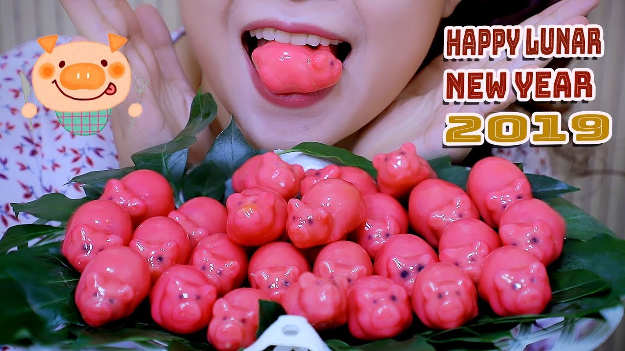 ASMR eating Pig shaped Mung bean Cake (HAPPY LUNAR NEW YEAR 2019) SOFT EATING SOUNDS | LINH-ASMR