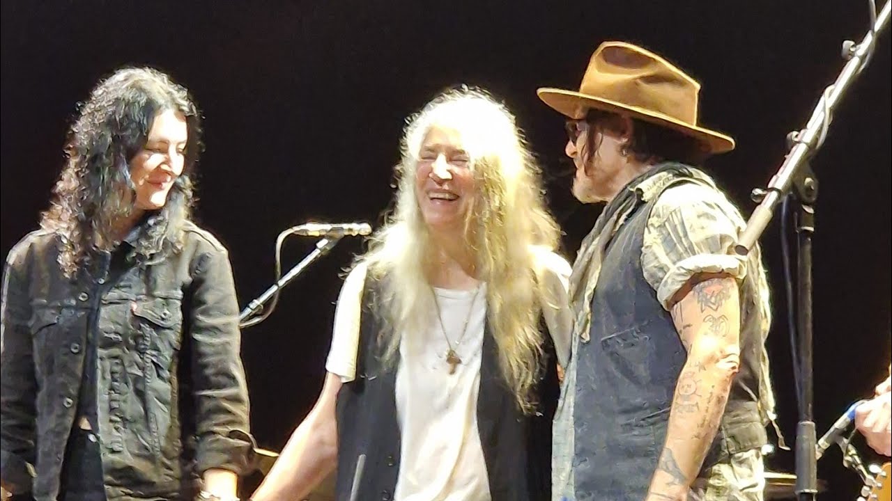 Patti Smith with Johnny Depp - People Have the Power - Live in London 13 October 2025 [4K]