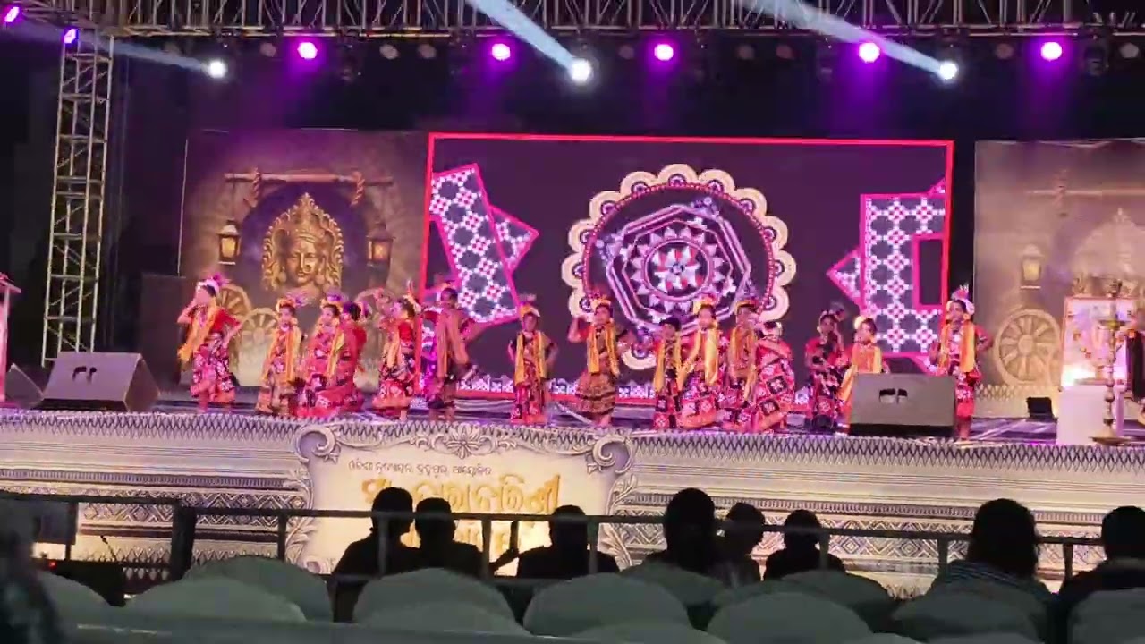 ତୁଇ ହେଲେ କଲା ବାଦଲ ମୁଇଁ ହେଲି ମୟୁରି ରେ | Tui Hele Kala Badal Muin Heli Mayuri re  | Sambalpuri Dance| 