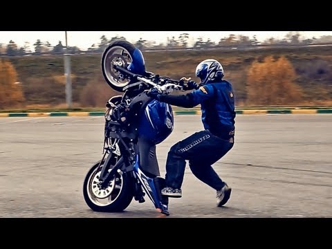 Видео: Как спуститься с горы на мотоцикле