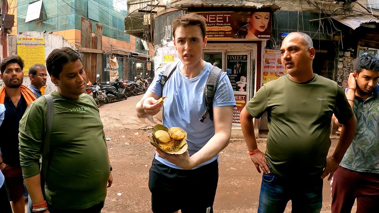 Trying the Famous 'Club Kachori' Street Food in Kolkata 🇮🇳