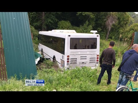 В Сочи в ДТП попал пассажирский автобус. Есть пострадавшие