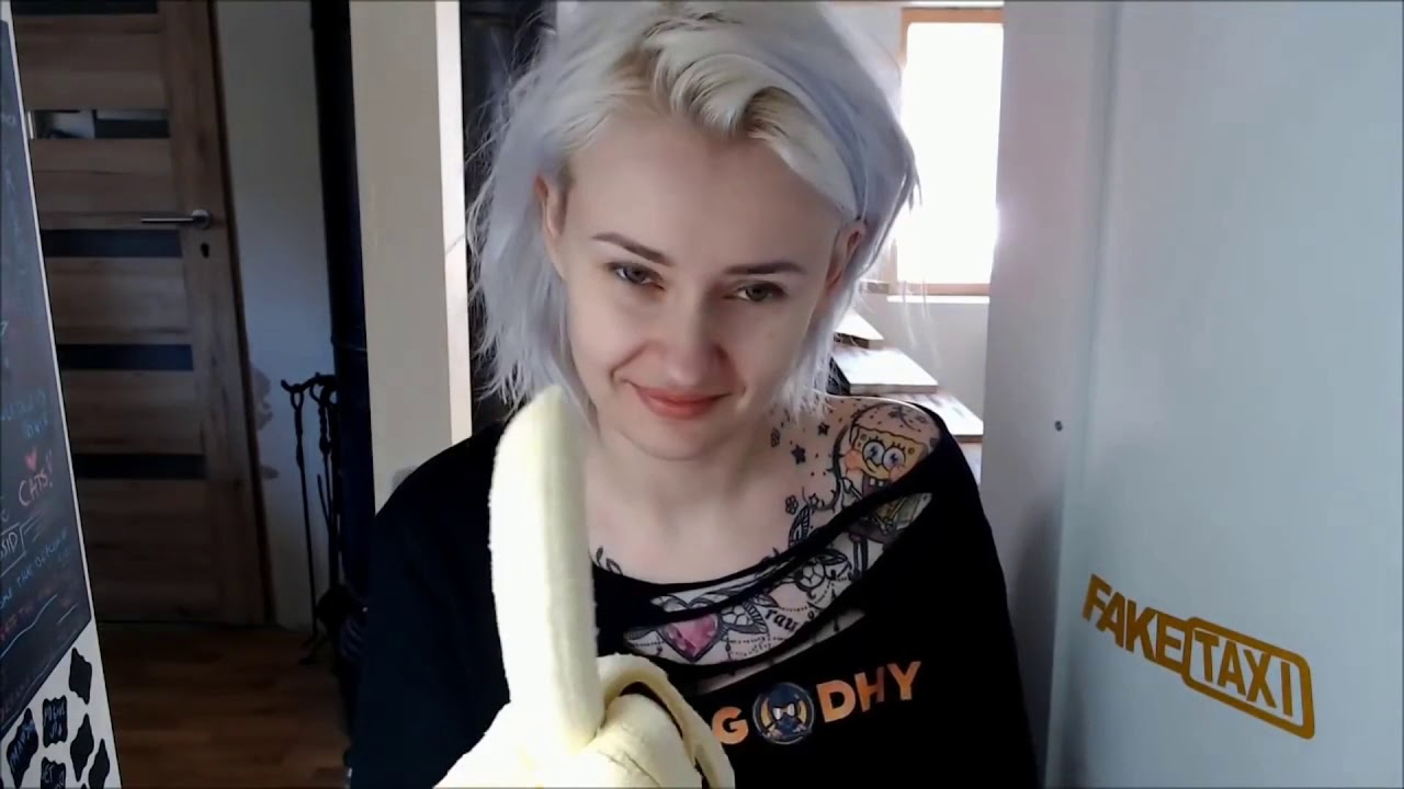 Blonde Girl Eats Banana In 6 Seconds Unexpected End Youtube