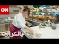 علاقة بين جيلين أم وابنتاها يقدمن مأكولات أردنية بلمسة عصرية في هذا المطعم بقلب دبي علاقة بين جيلين أم وابنتاها يقدمن مأكولات أردنية بلمسة عصرية في هذا المطعم بقلب دبي