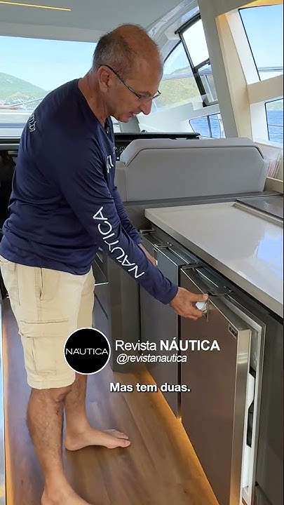 👩🍳👨🍳Cozinha pensada para a vida a bordo! #luxo #yachtlife #náutica #barcos #revistanáutica