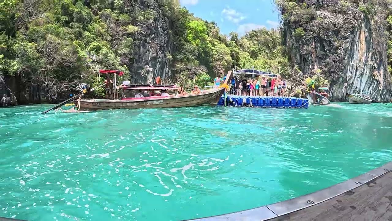 Cruise view, Hong Island Tour by Longtail Boat from Krabi , Thailand GX011322