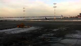 VID 20150206 151303   Домодедово с зала ожидания(Москва росия., 2015-02-26T17:51:09.000Z)