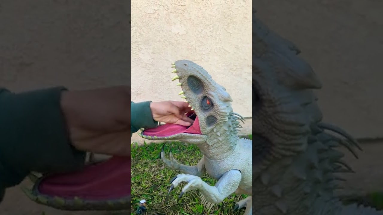 Indominus Rex eats velociraptor blue indominusrex velociraptor 