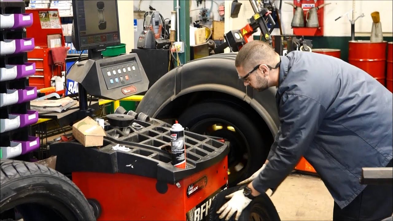 Wheel Balancing Machine - YouTube