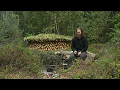 Making round firewood stack - holz hausen