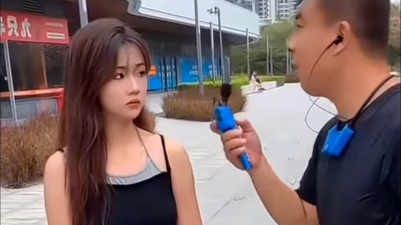 在三亚元帅遇到至新疆的小妹妹，她是一个小精灵姑娘