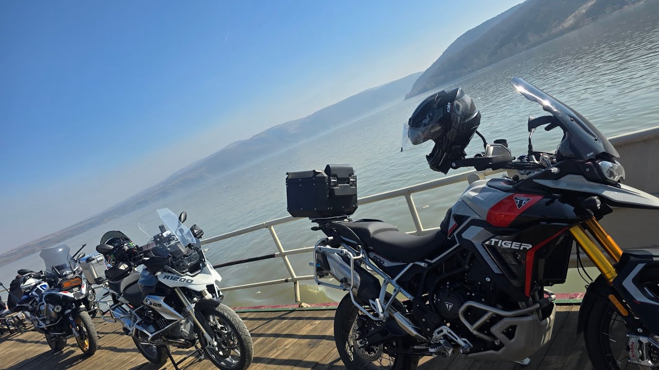 Motorima preko DUNAVA